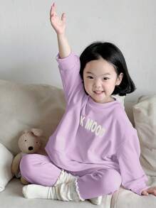 Dazy Kids 2 件套年轻女孩圆领保暖字母印花运动衫和裤子套装，秋季 - 紫色 - 查看 4
