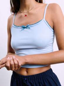 SHEIN Unity Top tipo camiseta slim fit con bloque de color, decorado con lazo de encaje