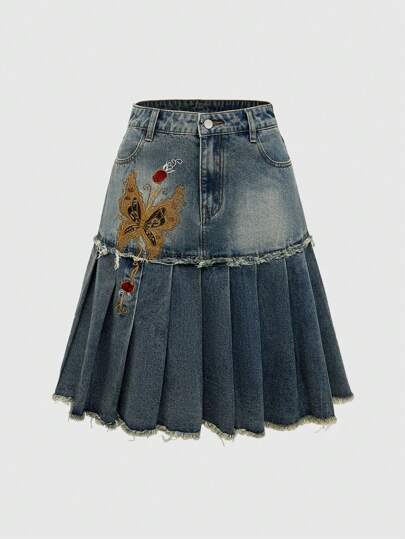 Hippie Hoch taillierter, vintage bestickter Denim Rock mit Rüschensaum und schimmernden Schmetterlingen, bohemienartiger Dekor