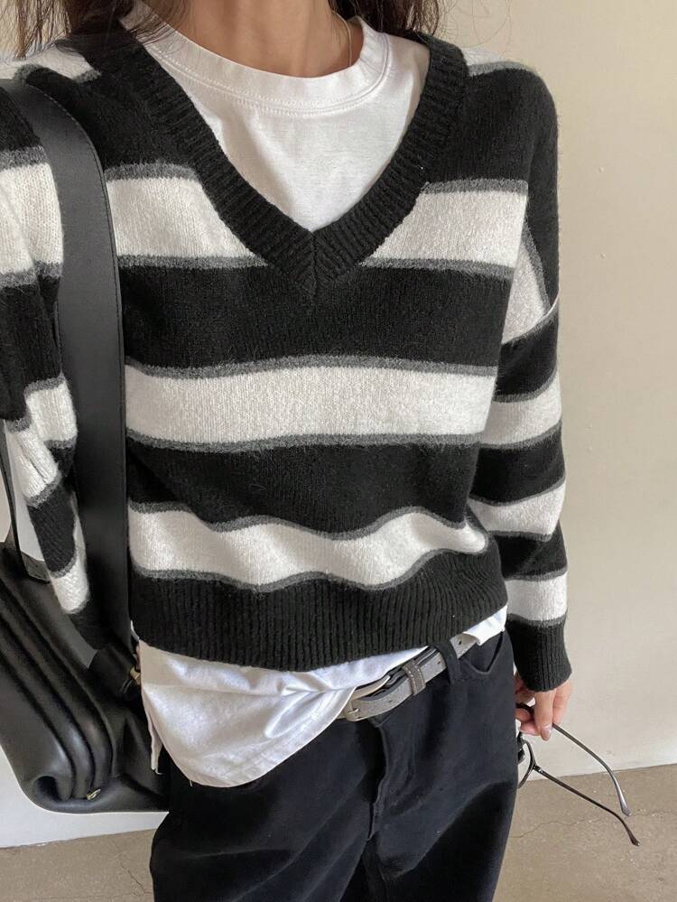 Women's Autumn New Casual Vintage Striped V-Neck Loose Knitted Sweater