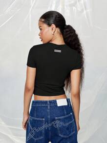 SUMWON WOMEN Áo thun crop cổ tròn tay ngắn in họa tiết NYC phía trước - màu đen - Xem 2