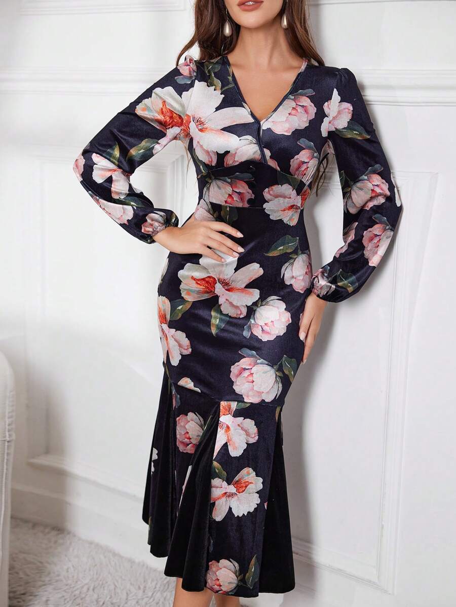 Modelyn Vestido de fiesta largo de manga larga con escote en V de terciopelo, estampado de terciopelo y parches de color sólido, ajuste ceñido y cola de pez, para otoño e invierno - Negro - Ver 1