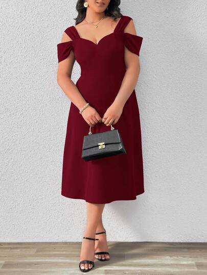 SHEIN Privé 大码女式浪漫镂空经典露肩红色雨伞 A 字裙，收腰，适合浪漫约会、聚会和春季旅行
