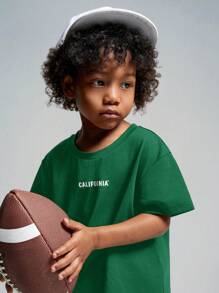 SHEIN 2 件装年轻男孩纯色字母印花短袖 T 恤带口袋和短裤休闲套装 - 綠色 - 查看 4