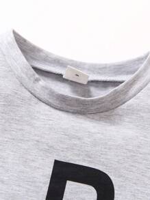 SHEIN 年轻男孩休闲简约字母印花落肩宽松柔软圆领短袖 T 恤，适合运动和日常穿着，春夏