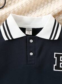 Set de 2 piezas de ropa para bebé niño con camisa tipo polo con cuello y pantalones de jean para otoño - azul real - Ver 5