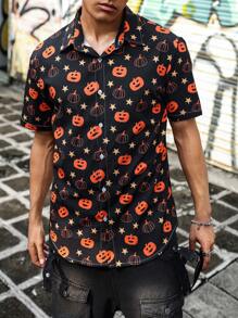 Manfinity EMRG Camisa de verano con estampado total, botones delanteros y manga corta (bajo asimétrico), Camisa de hombre para Halloween, Camisa blanca de botones