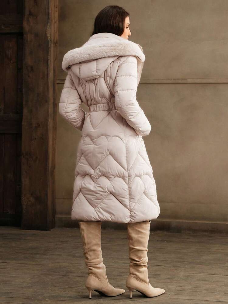 女性用エレガントなフィッテッド ロング パディングコート ラビットファー付き襟、フード付き、ウエスト絞り紐 冬用