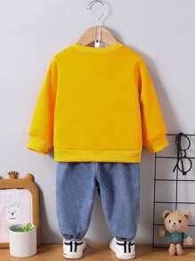 SHEIN 2 件幼儿秋冬长颈鹿印花圆领运动衫 + 休闲长牛仔裤套装，适合度假和居家穿着 - 黃色 - 查看 2