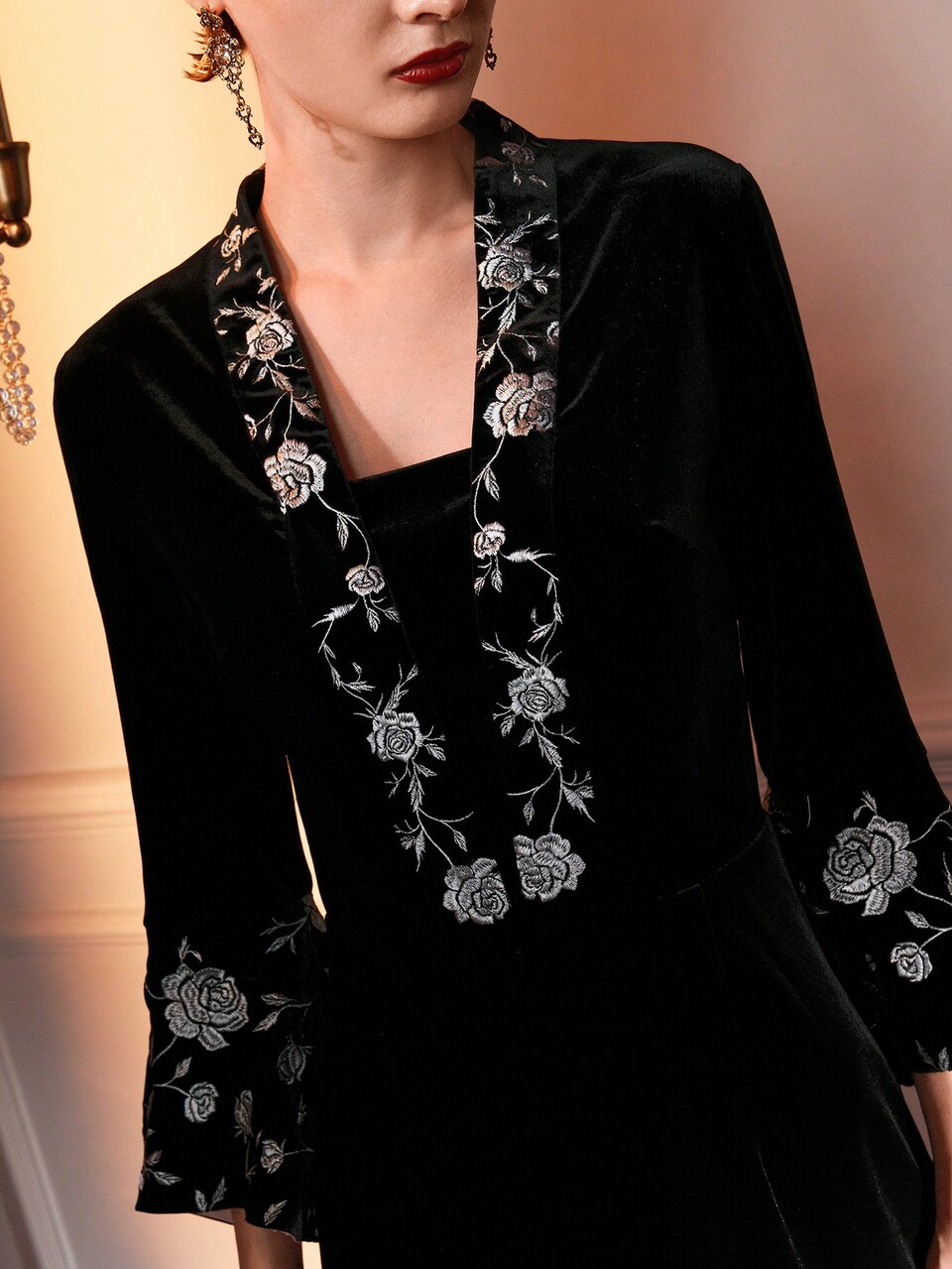 The Great Gatsby x MOTF EMBROIDERY FLORAL PATTERN BELL SLEEVE MID-LENGTH DRESS
