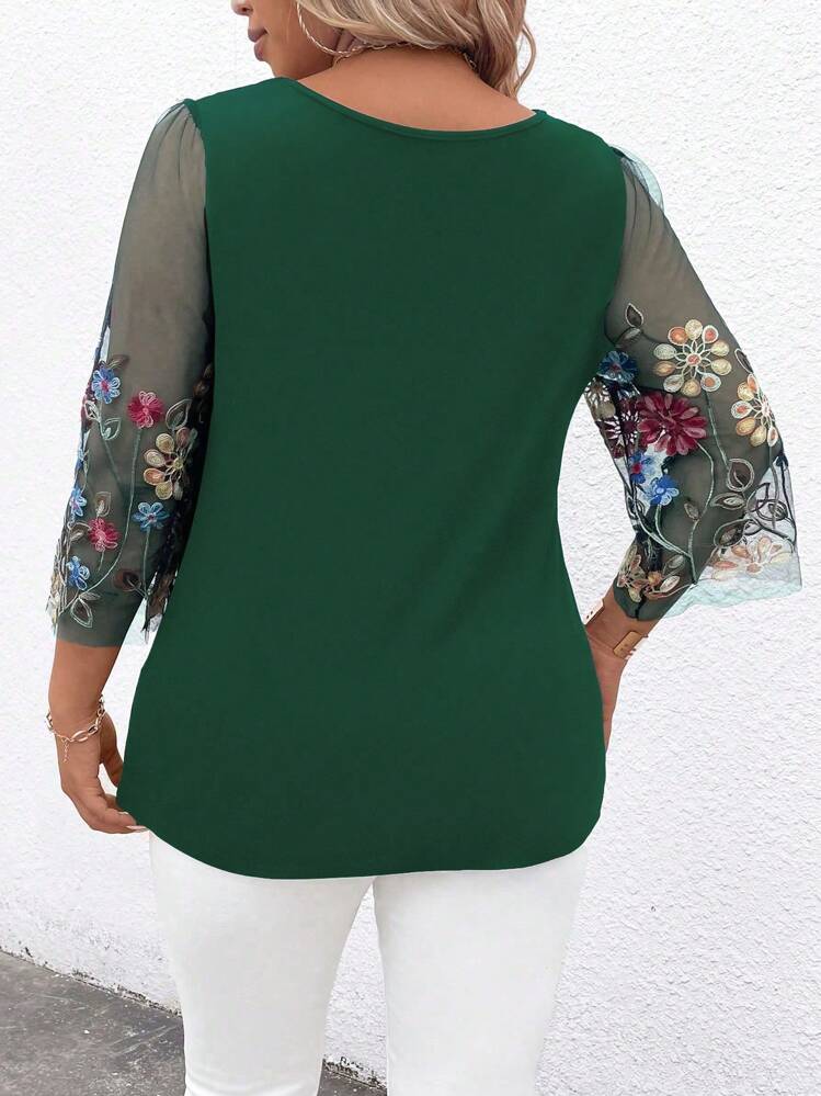Blusa de mujer de talla grande con cuello redondo, parche floral hueco y contraste de malla - Verde Oscuro - Añade 2