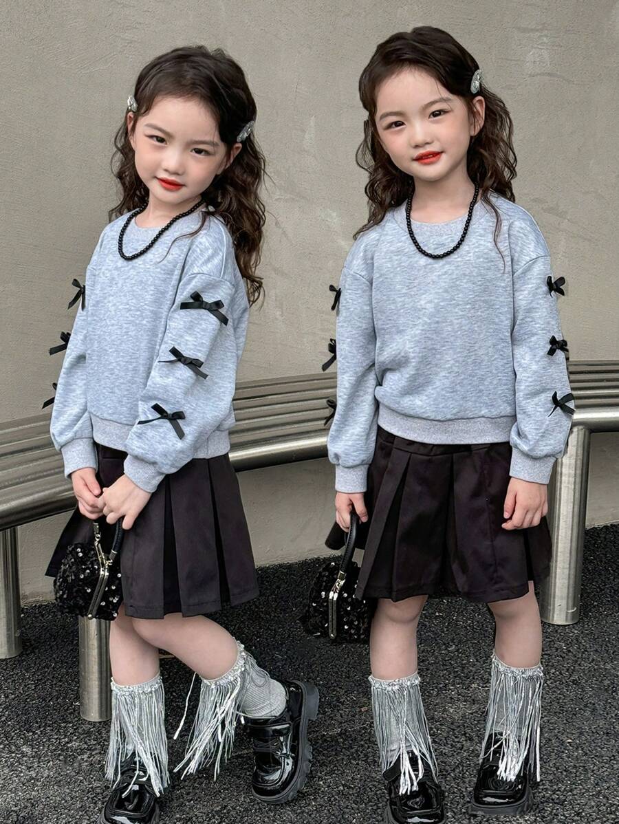 SHEIN 年轻女孩优雅公主风格休闲装 - 蝴蝶结领灰色短款运动衫 + 黑色迷你百褶裙,适合秋季、冬季、日常穿着、姐妹搭配、居家、学校、派对 - 彩色 - 查看 1