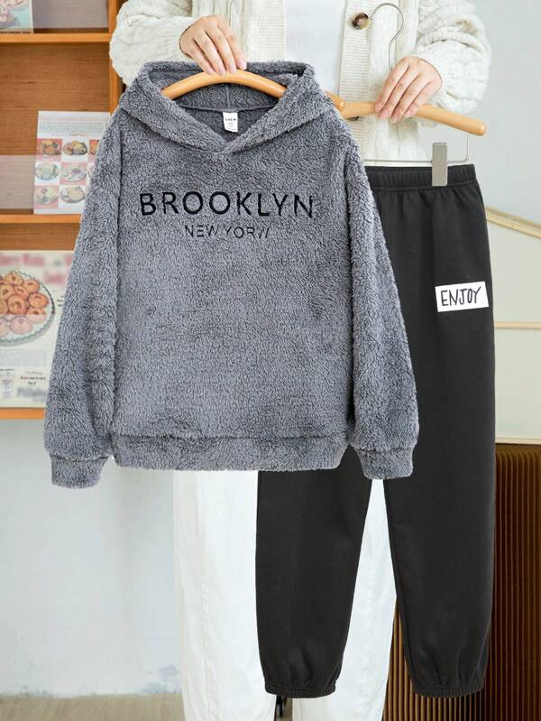 SHEIN Tween-Jungen 2-teiliges Set mit lässigem Kapuzenpullover mit Brooklyn-Stickerei und Hosen mit Buchstabenstickerei und elastischem Bund, Mehrfachpackung, geeignet für Herbst und Frühling, ideal zum Spielen im Freien, für die Schule, Straßenfotografie, Partys, die Lässig zu Hause, gutes Preis-Leistungs-Verhältnis