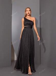 Vestido elegante de dama de honor con sección asimétrica del hombro, pliegues en la cintura y abertura lateral de malla