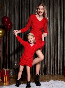 Vestido curto de manga comprida com decote em V para meninas, elegante festa de Natal vermelha festiva, design de alta qualidade, alta visibilidade, vestido de festa de aniversário luxuoso francês premium, mamãe e eu assimétrico