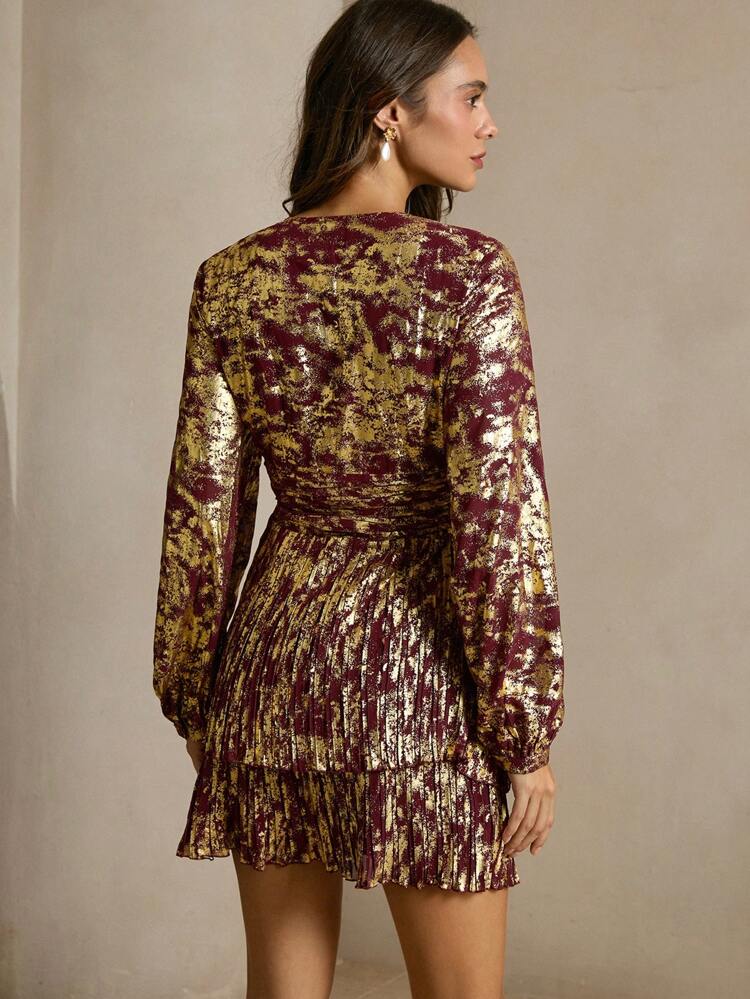 Vestido de moda con escote en V y detalles laminados en dorado de color borgoña en estilo vintage francés para mujer