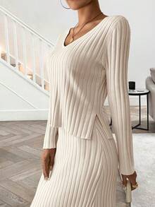 Chiquease 2 件套女士休闲 V 领毛衣上衣和宽松时尚迷人裙子套装 - 米色 - 查看 5
