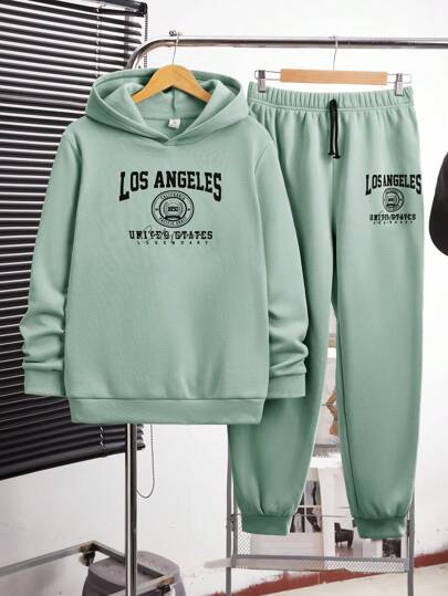SHEIN 2 件青少年男孩卡其色连帽衫，带英文徽标印花和英文印花慢跑裤套装，适合秋冬季、休闲、运动、日常穿着