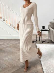 Chiquease 2 件套女士休闲 V 领毛衣上衣和宽松时尚迷人裙子套装 - 米色 - 查看 1