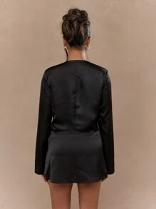 MISSGUIDED 缎面金属扣细节前开长袖上衣和紧身迷你裙两件套 - 黑色 - 查看 2