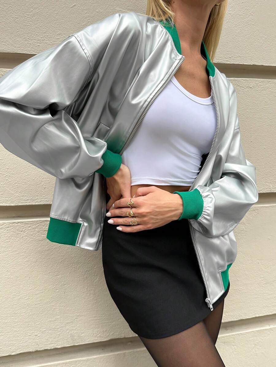 SHEIN Essnce 女士休闲时尚现代撞色边饰拉链口袋银色 PU 夹克带口袋棒球服飞行员夹克银色 PU 女式外套冬季拼接长袖反光棒球服圆领皮夹克女士秋季女装 - 彩色 - 查看 1