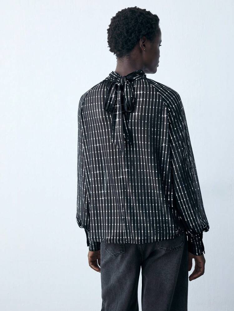 SHEIN Maija Blusa metálica con lentejuelas, cuello alto y manga larga fruncida con estampado de hoja de metal, para mujer, otoño/invierno