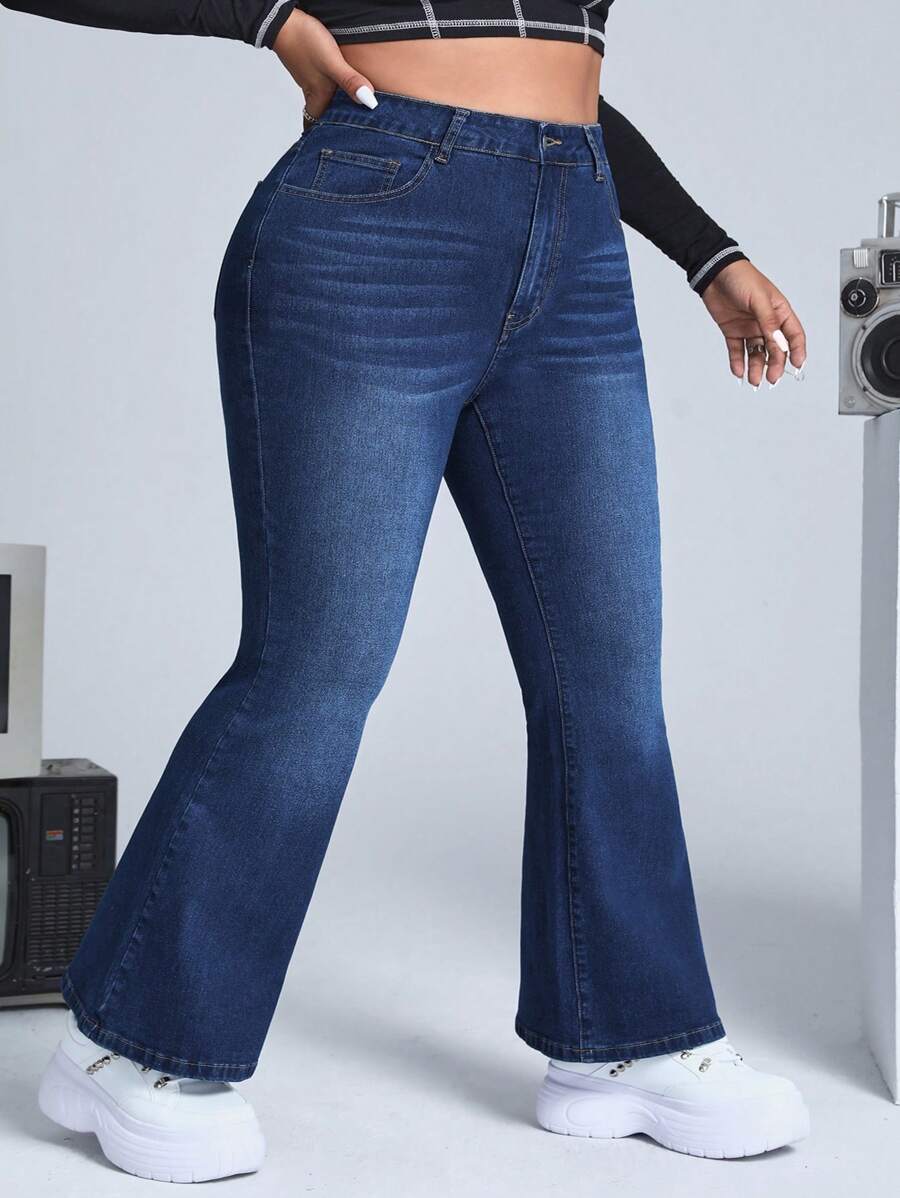 SHEIN CURVE+ Plus Size Front Button Multi-Pocket Simple Denim Jeans, Casual Daily Wear - Dark Wash - View 1