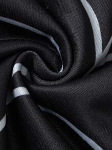 Manfinity LEGND Conjunto de sudadera con capucha y cordón y pantalones cortos con estampado de telaraña all-over, atuendo de Halloween para hombre