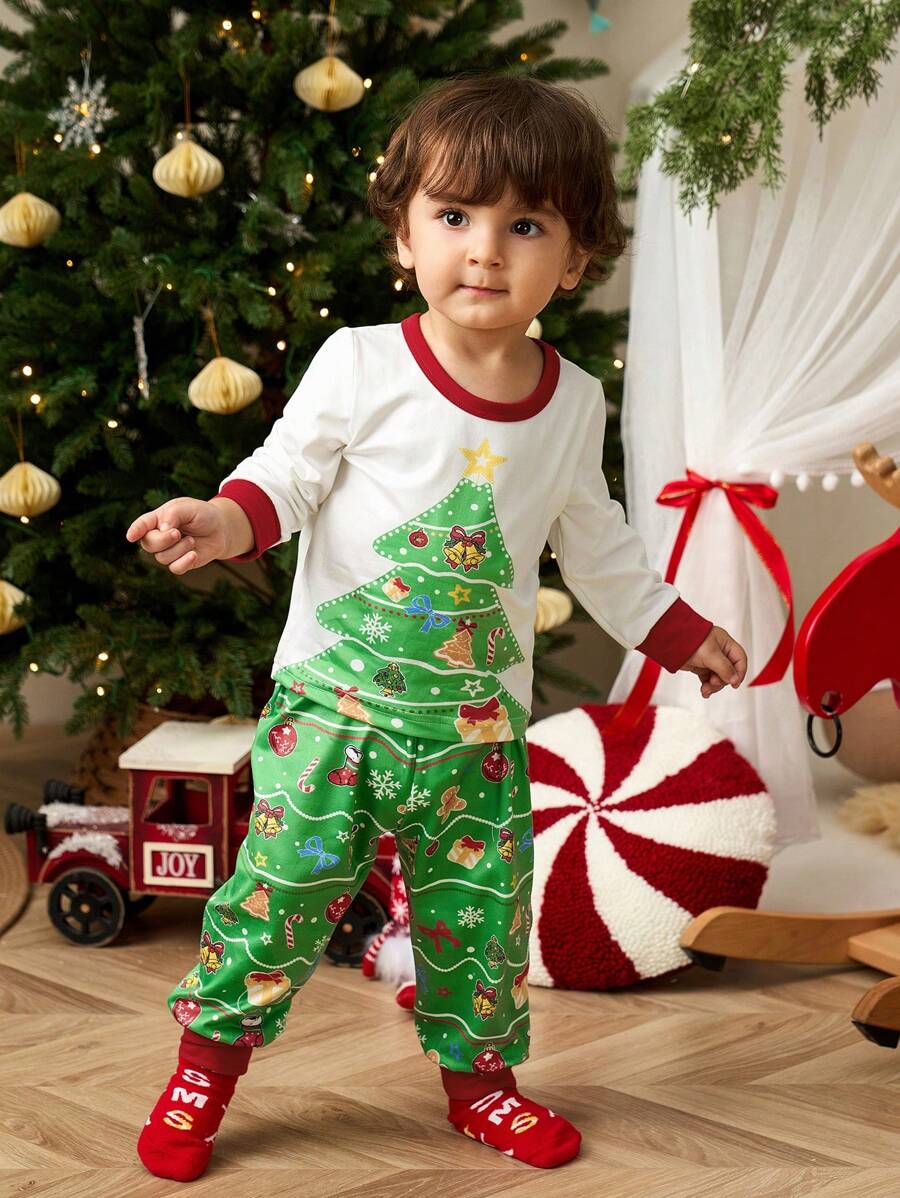 SHEIN 2 pezzi/set Completi natalizi per bambini maschi - Maglietta a manica lunga con collo tondo casual e pantaloni della tuta con stampa albero di Natale, morbidi e comodi per autunno/inverno
