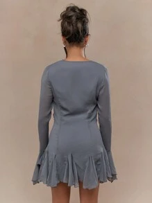 MISSGUIDED Đầm mini cổ yếm voan nhăn tay dài xếp nếp bo gấu và viền - Màu Xám nhạt - Xem 2