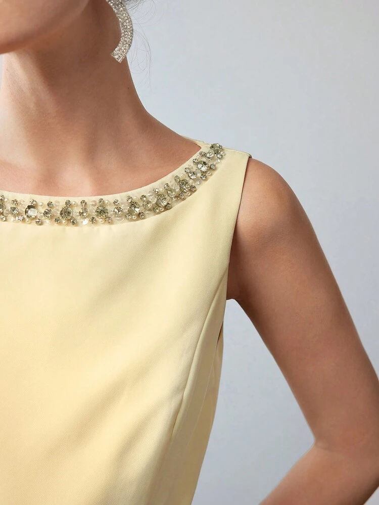 Vestido midi sin cinturón con ribete de sirena y detalles de strass