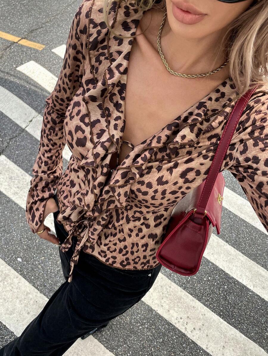 SHEIN Frenchy 女士荷叶边豹纹印花长袖褶皱下摆 T 恤 - 彩色 - 查看 1