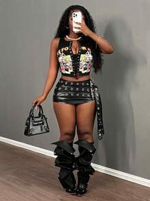 Slaydiva Áo Crop Top bó sát có dây chéo và họa tiết hoa - màu đen - Xem 6