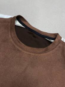 Manfinity Roghcode 男士纯色拼布圆领短袖休闲 T 恤 - 彩色 - 查看 3