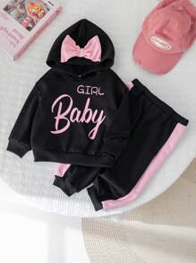 SHEIN 2 件装女婴可爱字母图案拼色连帽运动衫和松紧腰裤套装，秋冬装 - 黑色 - 查看 1