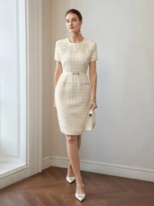 MOTF PREMIUM VÁY NGẮN HỌA TIẾT HOA THÊU SLIM FIT KHÔNG CÓ THẮT LƯNG - trắng - Xem 1