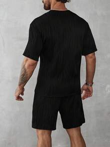 Manfinity Homme 2 件装男士纯色圆领短袖 T 恤和口袋短裤休闲套装 - 黑色 - 查看 2