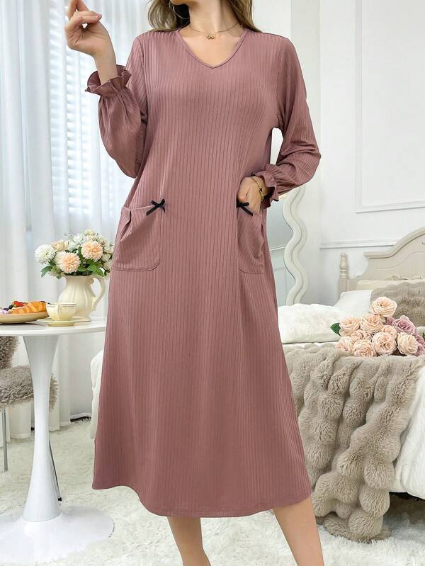 Camisón de mujer con escote en V, decoración de mariposa, parches, bolsillos y mangas con volantes