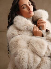 Anewsta 女士厚块拼接蓬松毛绒大衣 - 米色 - 查看 2