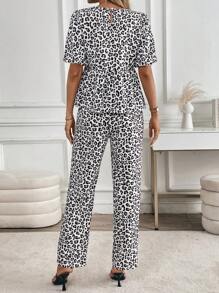 SHEIN Unity Setelan Dua Potong Kemeja dan Celana Panjang Motif Leopard untuk Liburan Kasual Wanita - MultiWarna - View 2