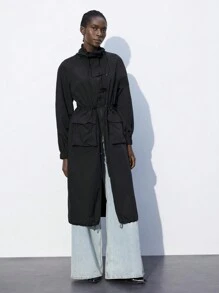 Maija Trench coat long casual polyvalent pour toutes les saisons pour femme, couleur unie noir, manches longues, style moderne et décontracté, avec poches utilitaires et fermeture éclair au col - Noir - Voir 3