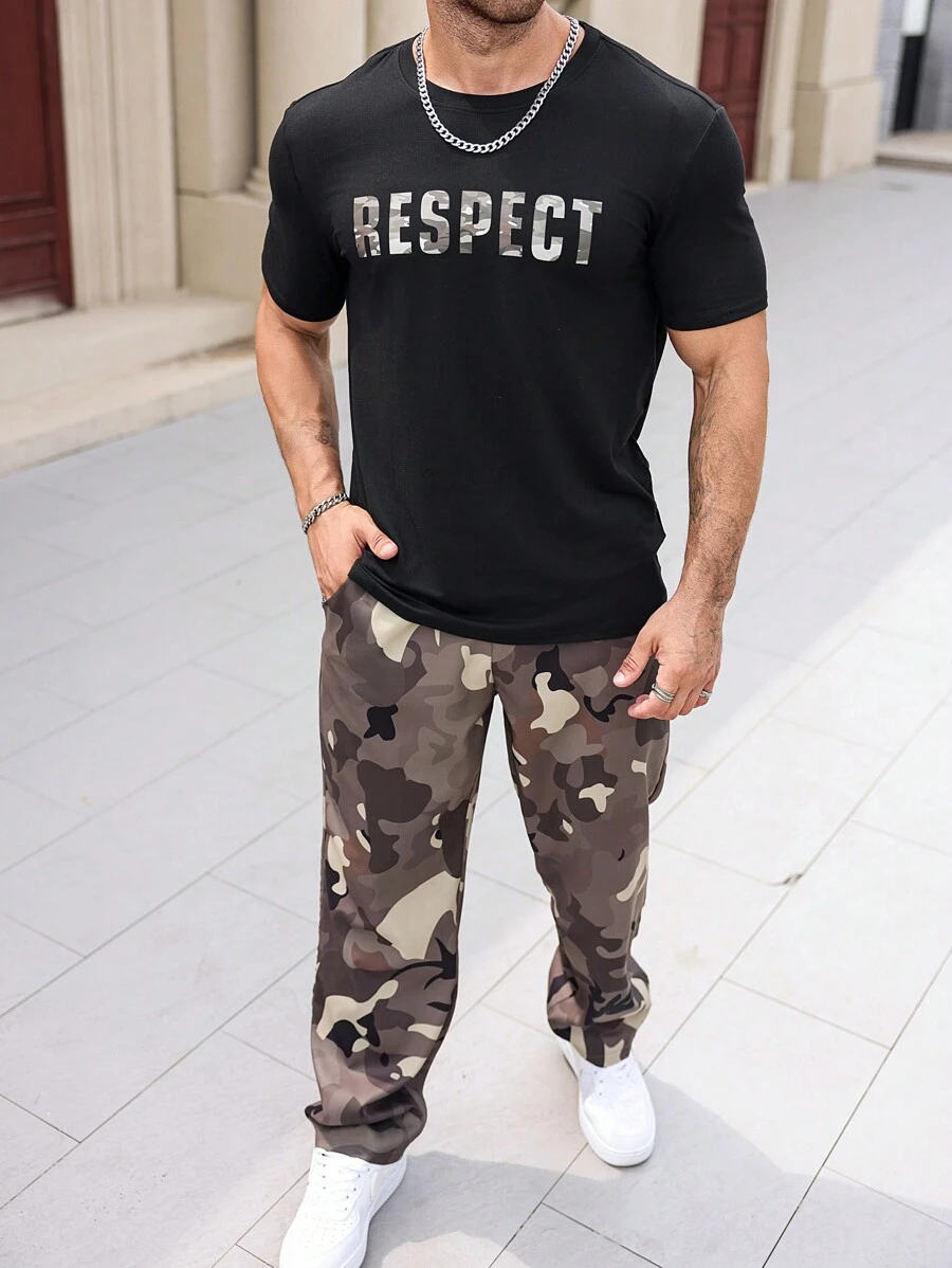 Manfinity Homme Bộ quần áo thun cổ tròn tay ngắn in họa tiết camo cỡ lớn cho nam và quần bỏ túi - Nhiều màu - Xem 1