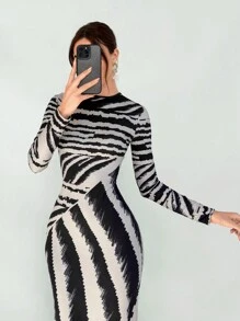 Aloruh 斑马纹立领修身长袖中长连衣裙 - 黑色 - 查看 4