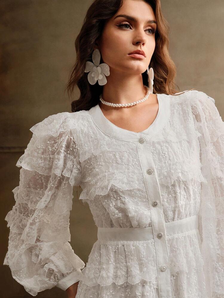 Abito lungo con scollo a V, colore unito, maniche a sbuffo, inserti in pizzo, elegante