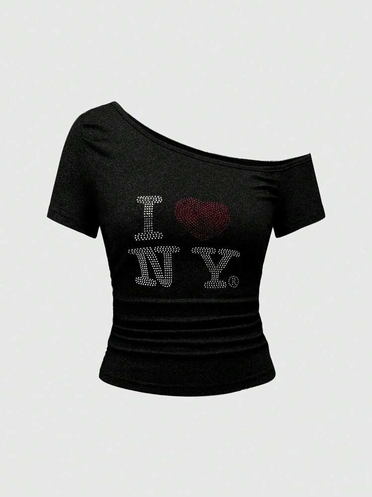 ROMWE T-shirt casual à manches courtes avec encolure asymétrique froncée, avec lettres et cœurs en strass, pour carnaval