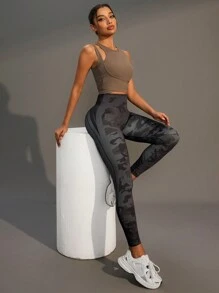 Easithlete Women's Solid Round Neck Seamless Hollow Out Slim Fit Sports Bra