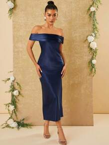 L'Amorae Vestido longo slim fit com zíper nas costas e ombros de fora, cor lisa - Azul - Ver 1