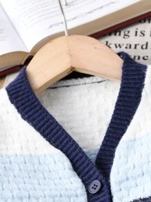 Bộ 2 chiếc/bộ áo len cardigan thu đông cho bé trai và quần dệt kim. Vải sợi hoa độc đáo mềm mại và thân thiện với làn da. Thiết kế dệt kim làm cho trang phục trở nên vui tươi và ngọt ngào. Thích hợp để mặc vào mùa thu và mùa đông. Chất liệu mềm mại, thân thiện với làn da và nhẹ mang lại trải nghiệm mặc thoải mái. Thích hợp cho nhiều dịp khác nhau như ở nhà, thường ngày, đi học, tụ tập, đi dạo, ngày lễ và tiệc tùng. - Màu xanh hải quân - Xem 7