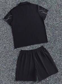 Manfinity Homme Set cămașă și pantaloni scurți cu guler polo cu imprimeu încrucișat și cu litere de vară pentru bărbați, mărime mare, ocazional, 2 buc/set