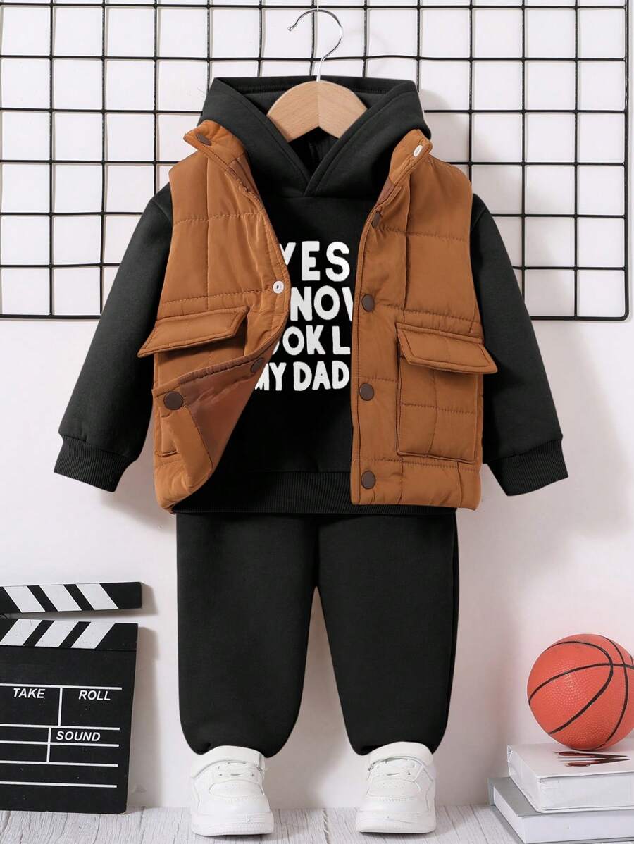 SHEIN 3 件套男婴冬季羊毛背心夹克、标语印花连帽衫和裤子套装 - 黑色 - 查看 1